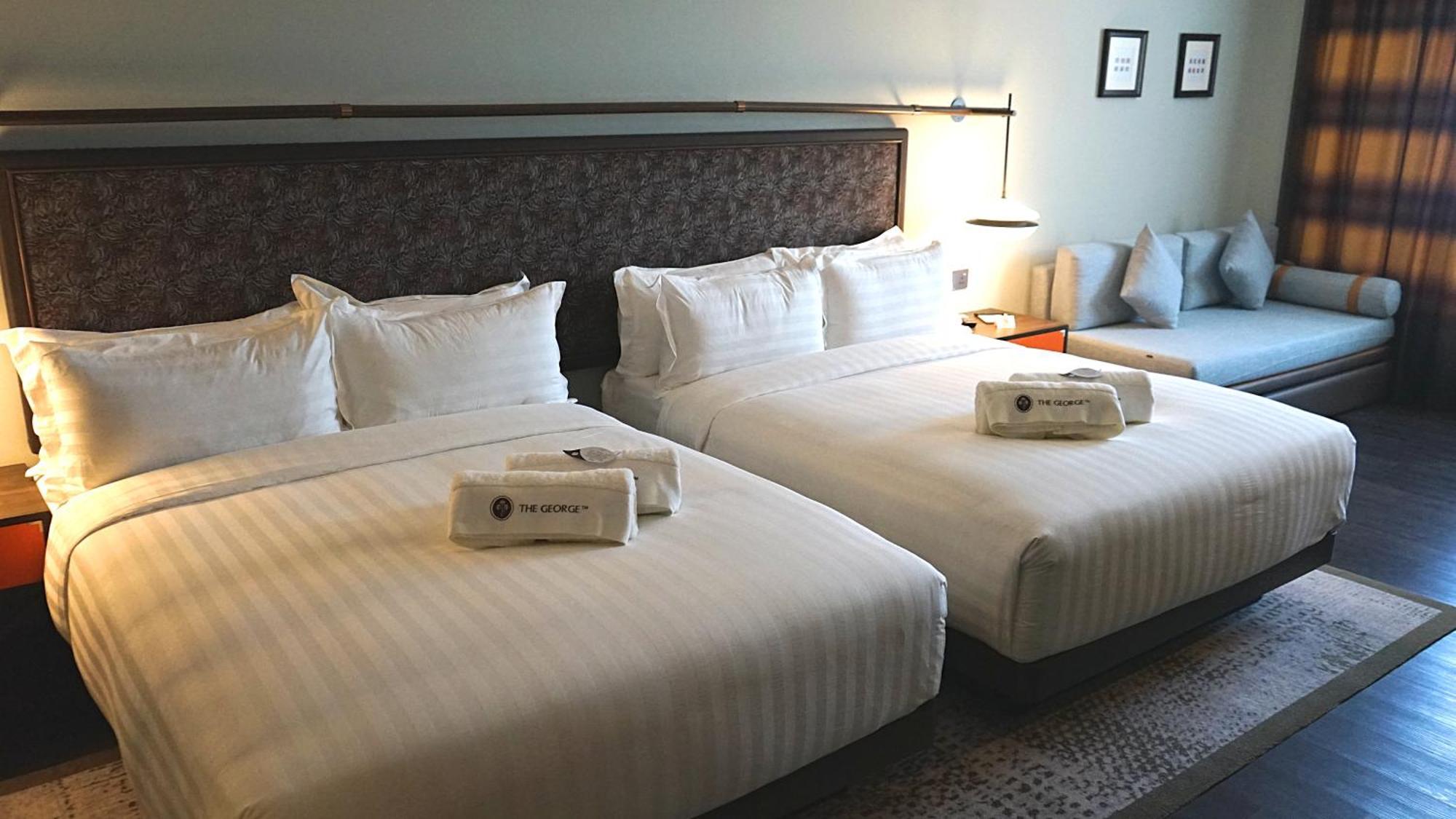 Hotel The George Penang By The Crest Collection George Town Exterior foto Deluxe room