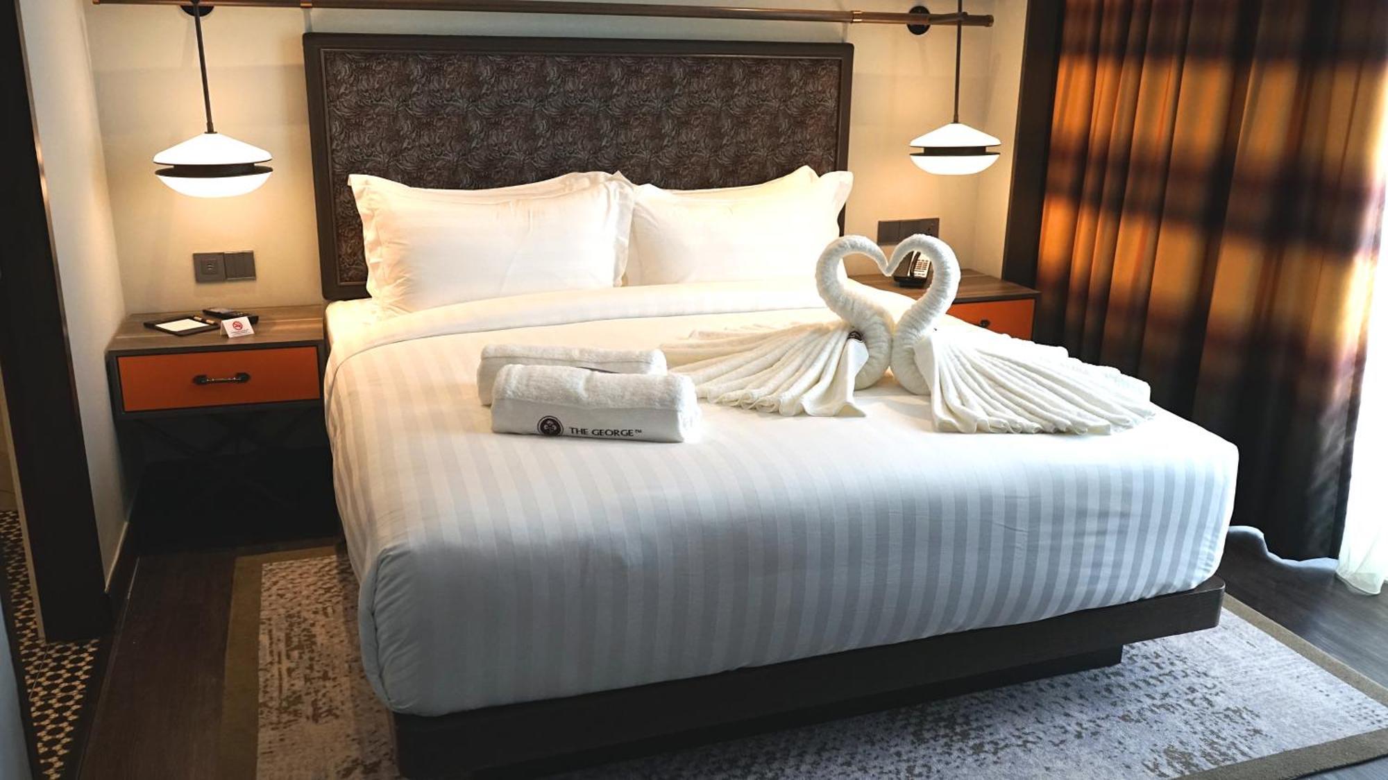 Hotel The George Penang By The Crest Collection George Town Exterior foto A bed with a swan shaped towel