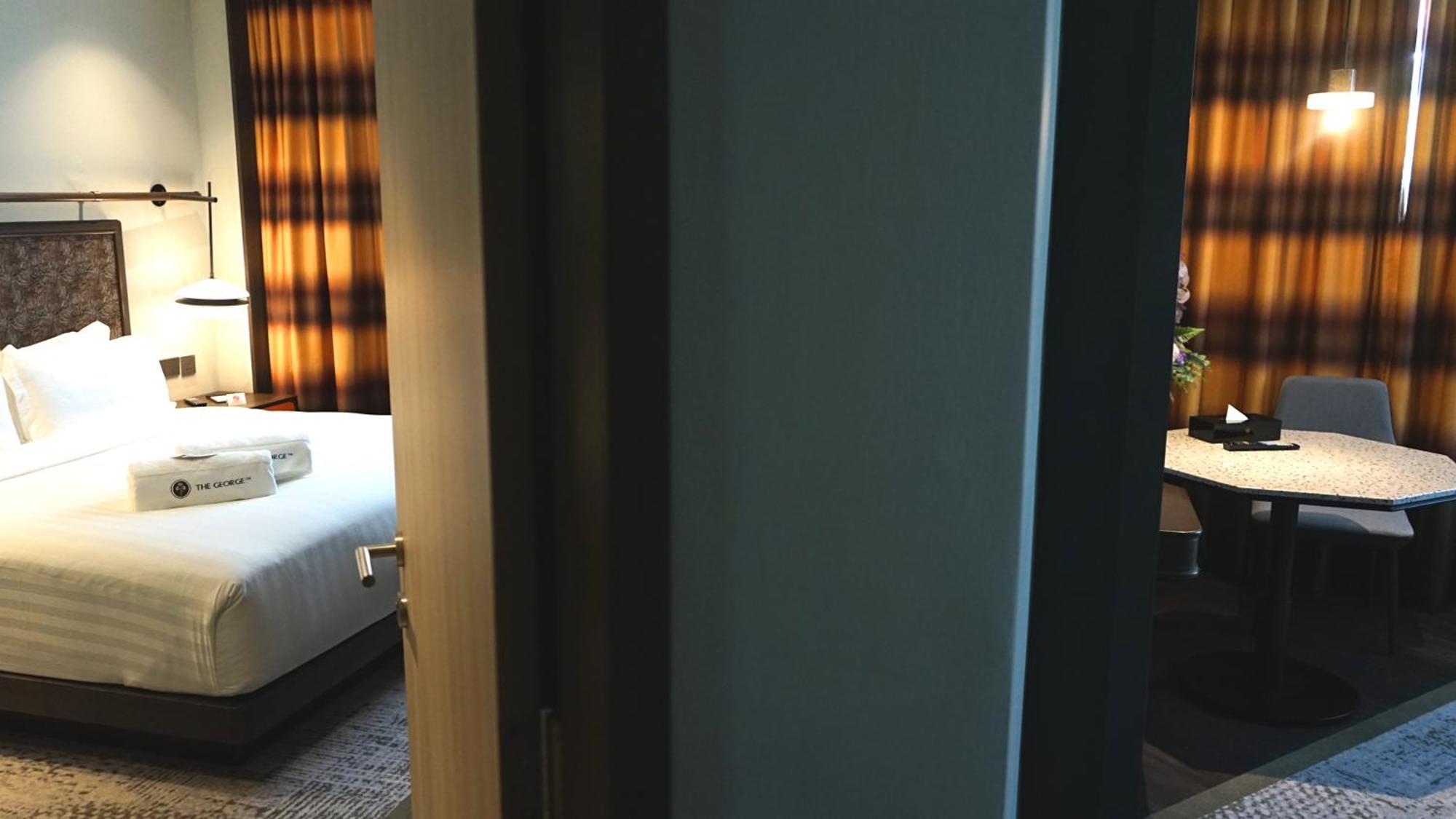 Hotel The George Penang By The Crest Collection George Town Exterior foto A room at the hotel