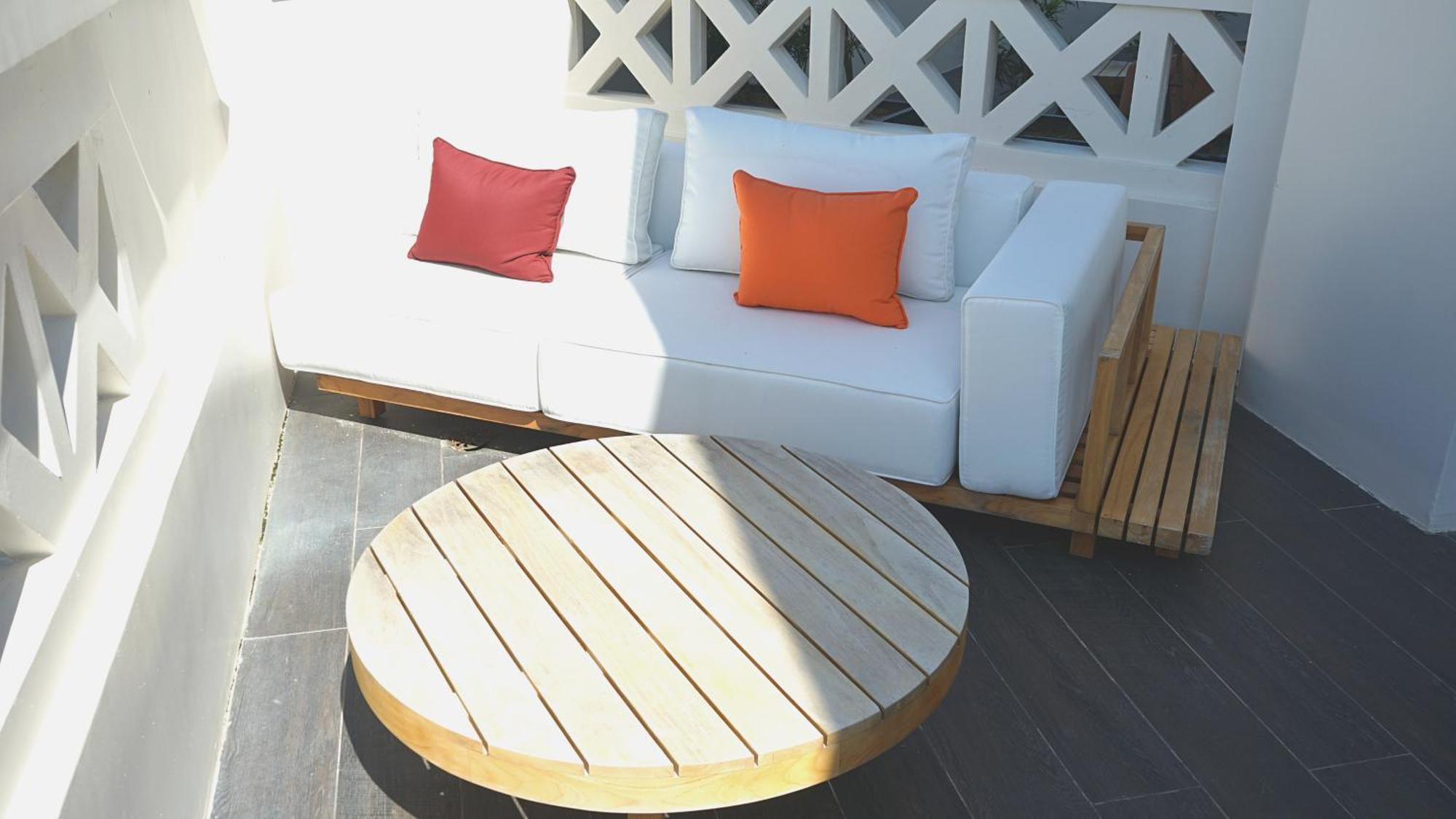 Hotel The George Penang By The Crest Collection George Town Exterior foto A round coffee table