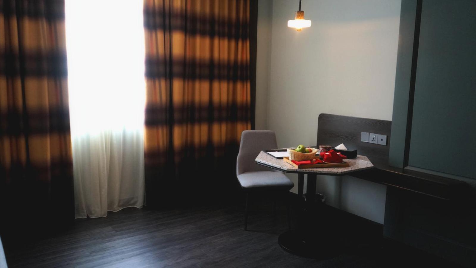 Hotel The George Penang By The Crest Collection George Town Exterior foto A room at the hotel