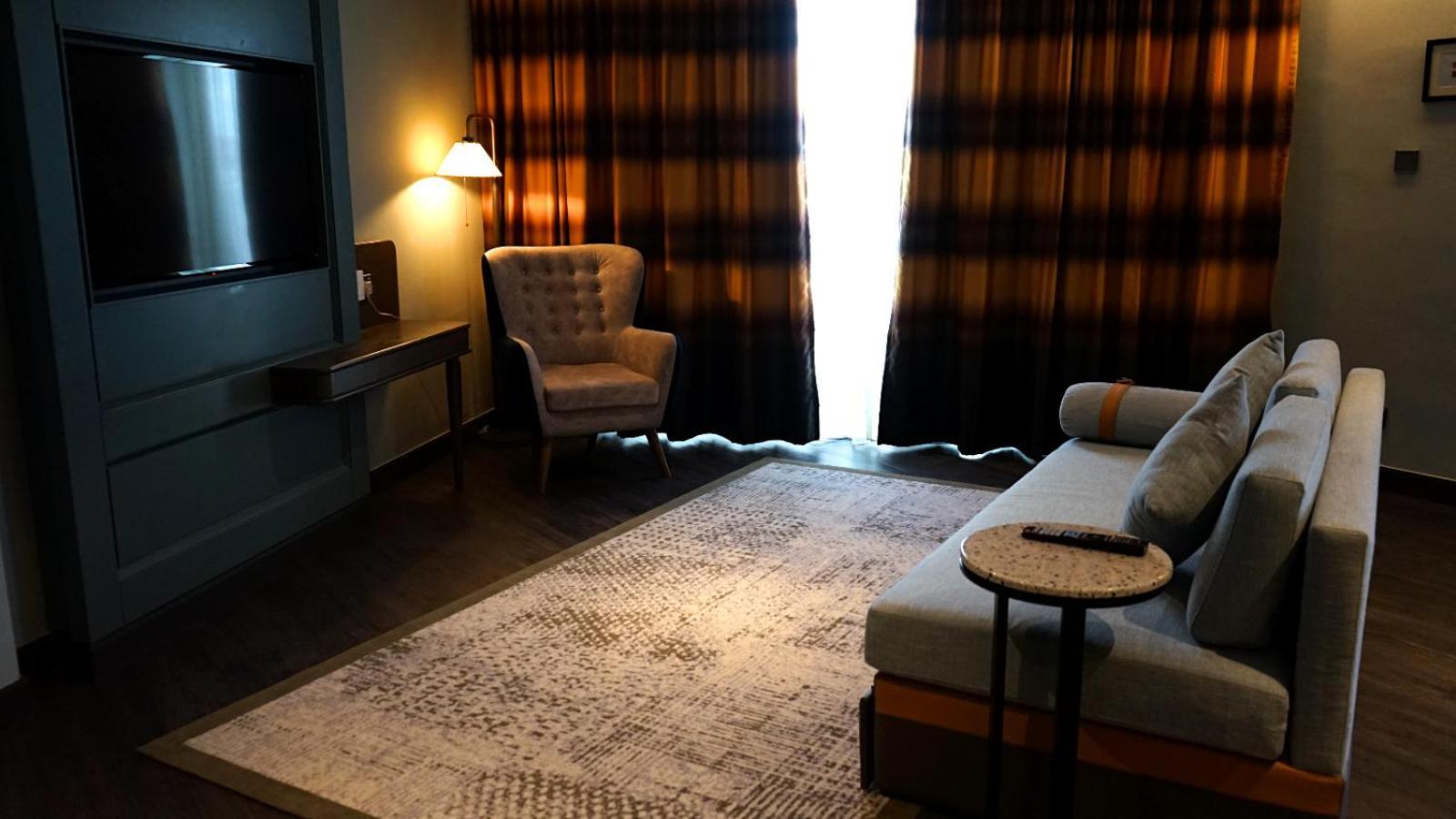 Hotel The George Penang By The Crest Collection George Town Exterior foto A room at the hotel