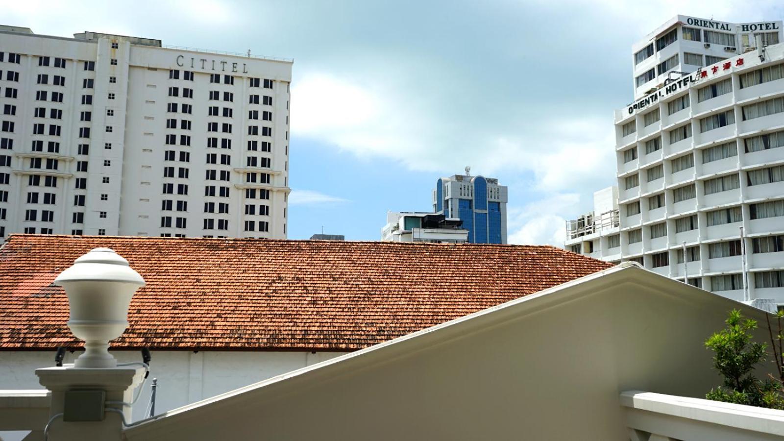 Hotel The George Penang By The Crest Collection George Town Exterior foto The hotel in 2011